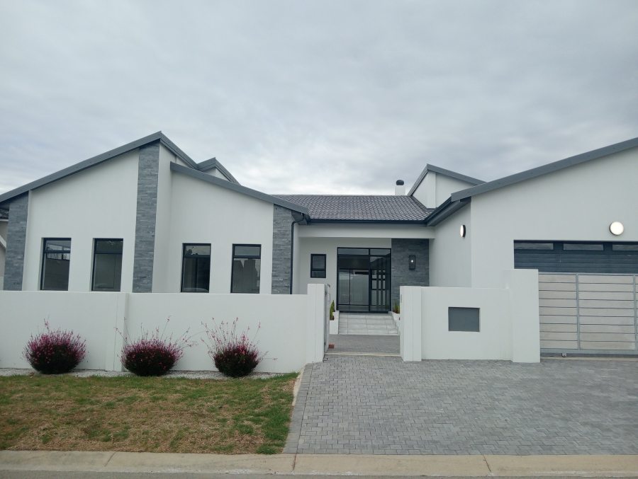 4 Bedroom Property for Sale in Fountains Estate Eastern Cape
